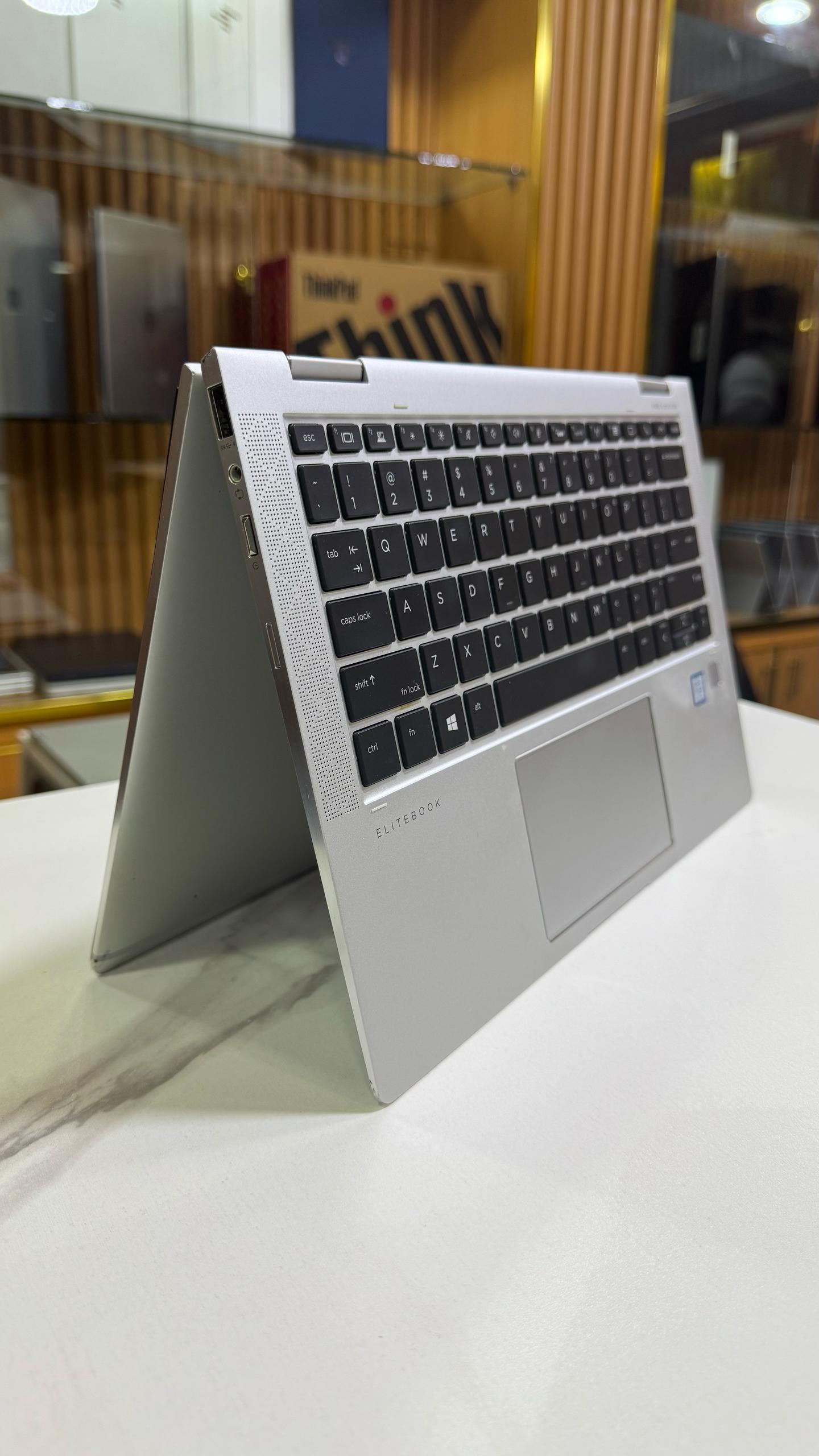 HP EliteBook 1030 G3 Convertible Core i7 16Go RAM SSD 1To Ultrabook professionnel 2-en-1 tactile, puissant, élégant et sécurisé.