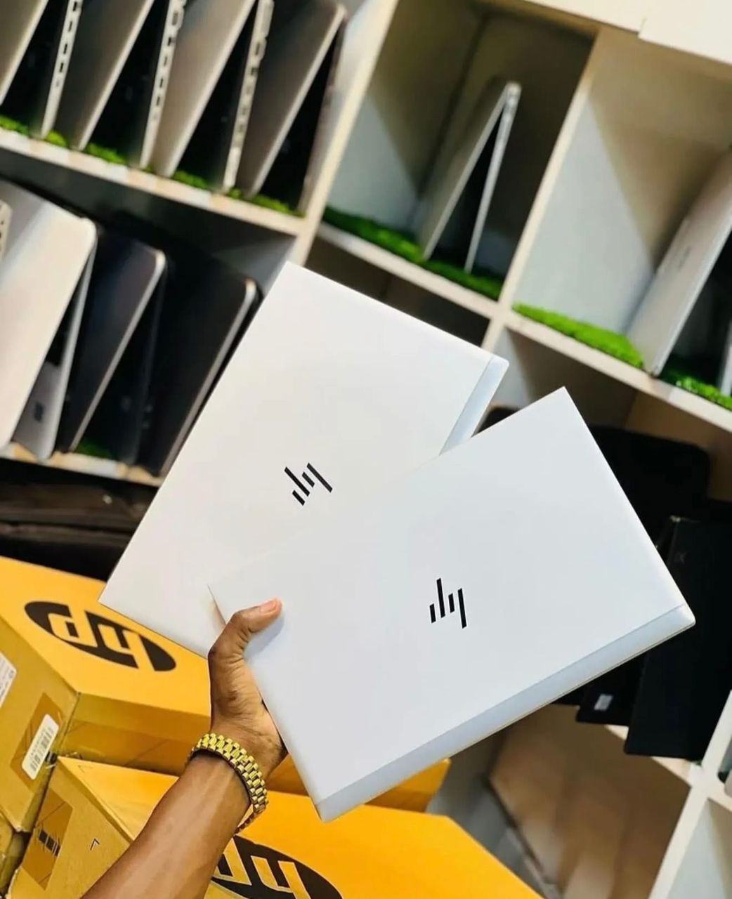 HP EliteBook 830 G7 Core i5 10e génération 16Go RAM SSD NVMe 1To PC portable professionnel compact, rapide et fiable avec garantie 06 mois.